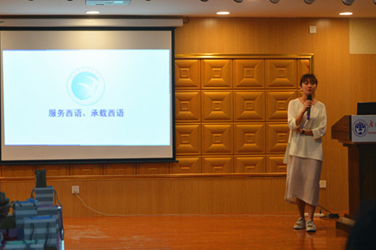 麻豆在线
学生会主席进行展示