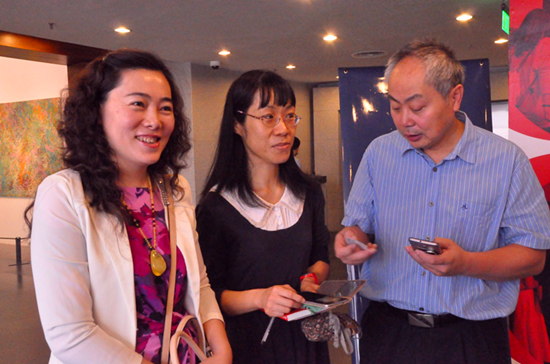 广外波兰语系系主任茅银辉与陈喆教授交流